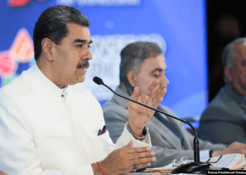 El presidente venezolano Nicolás Maduro habla durante anuncios sobre el nuevo estado Guayana Esequibo cuya creación impulsa, en Caracas, este martes 5 de diciembre de 2023.