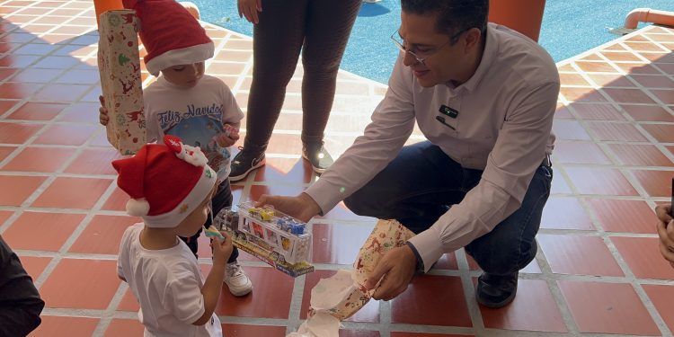 Carabobo: Alcalde León Jurado recibió el mes de diciembre entregando regalos a los niños de los C.R.I. municipales (+ Video)