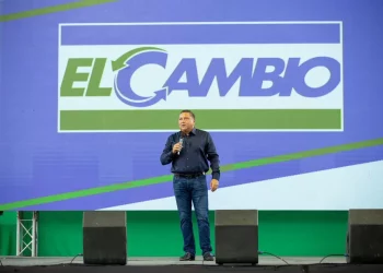 Javier Bertucci fue proclamado candidato a las presidenciales 2024 por el partido El Cambio