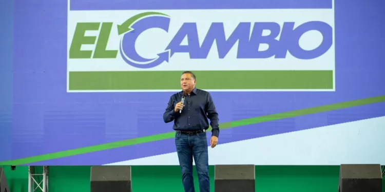 Javier Bertucci fue proclamado candidato a las presidenciales 2024 por el partido El Cambio