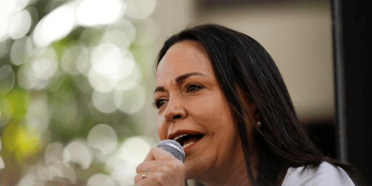La candidata presidencial opositora, María Corina Machado, mientras ofrecía un discurso esta semana en Caracas
