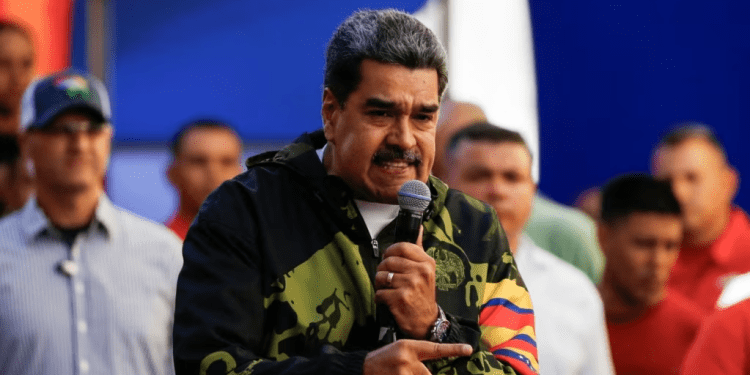 El presidente de Venezuela, Nicolás Maduro, se dirige a sus seguidores durante un acto en Caracas, el 23 de enero de 2024.