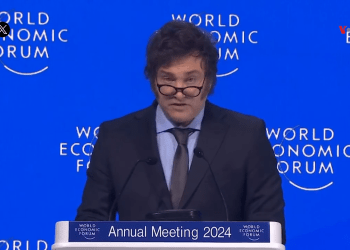 El presidente de Argentina no ofreció un discurso en inglés en Davos, fue creado con Inteligencia Artificial (+ Video)