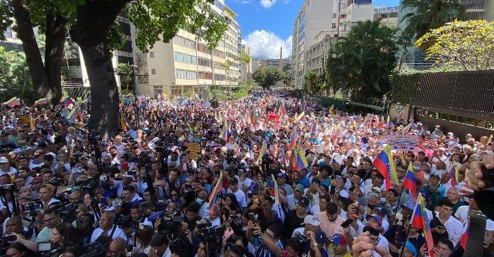 Venezuela: Marchas de la oposición y el chavismo se encontraron este 23 de enero (+ Videos)