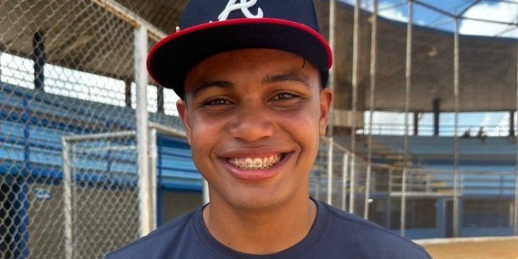 Joven venezolano de 17 años firmó con los Bravos de Atlanta por 5 millones $