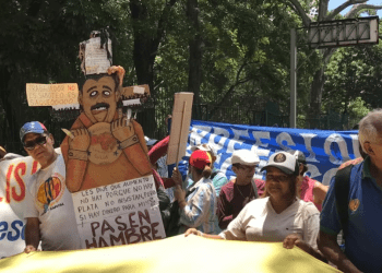 Trabajadores venezolanos durante una protesta el 1° de mayo de 2023 para exigir reivindicaciones salariales y laborales.