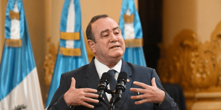 ARCHIVO - El entonces presidente de Guatemala, Alejandro Giammattei, habla en una de sus últimas actividades oficiales, el 6 de diciembre de 2023.