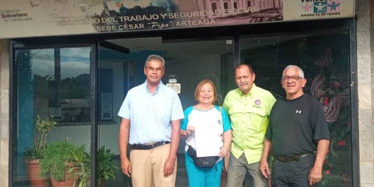 Representantes sindicales y gremiales del sector educación consignaron reclamos ante el Ministerio del Trabajo
