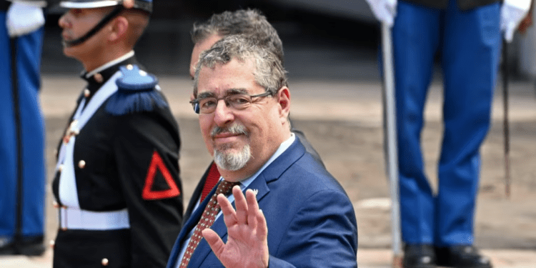 Guatemala: Arévalo a punto de completar un camino a la presidencia plagado de obstáculos, promete devolver la democracia al país (+ Video)