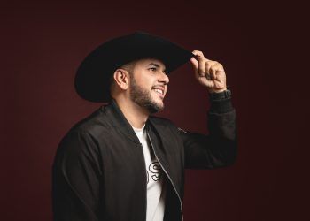 El cuatrista César Mendoza lanza su álbum de música llanera como solista