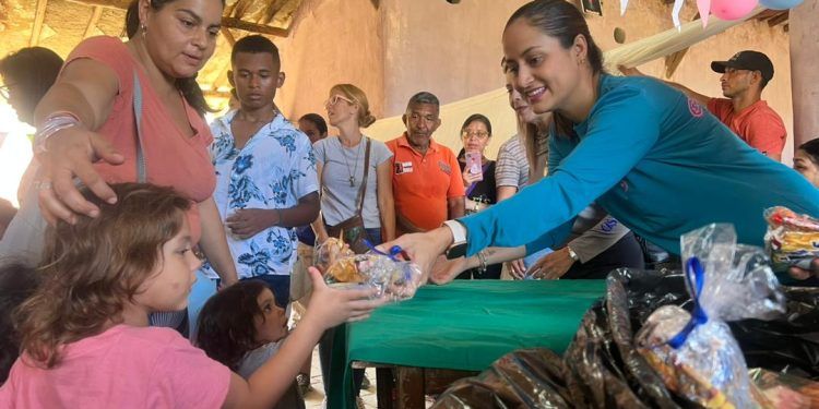 Carabobo: Primera dama de San Diego entregó más de 300 cotillones a niños en el Día de Reyes