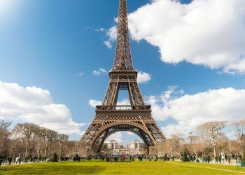 Francia: Torre Eiffel conmemoró centenario de la muerte de su arquitecto Gustave Eiffel