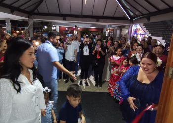 Carol Villoria regresa a sus inicios con la inauguración de la Escuela de Arte Flamenco en el Hogar Hispano de Valencia