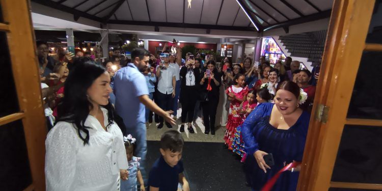 Carol Villoria regresa a sus inicios con la inauguración de la Escuela de Arte Flamenco en el Hogar Hispano de Valencia