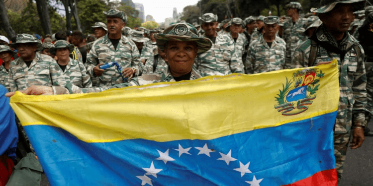 Miembros de la milicia venezolana participan en una manifestación oficialista en Caracas, este jueves 29 de febrero de 2024.