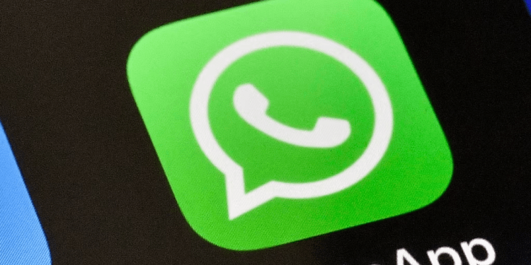 En 2011, Whatsapp alcanzó los 100 millones de usuarios activos, marcando el inicio de su rápido crecimiento.