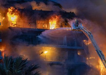 España: En un edificio en Valencia, impresionante incendio causó al menos cuatro muertos y 14 heridos (+ Videos)