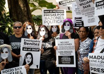 Embajada de España en Caracas recibió a manifestantes exigiendo libertad para Rocío San  Miguel