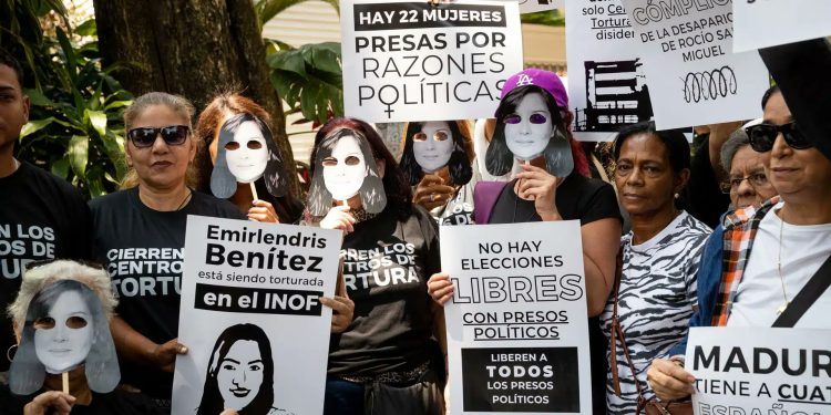 Embajada de España en Caracas recibió a manifestantes exigiendo libertad para Rocío San Miguel