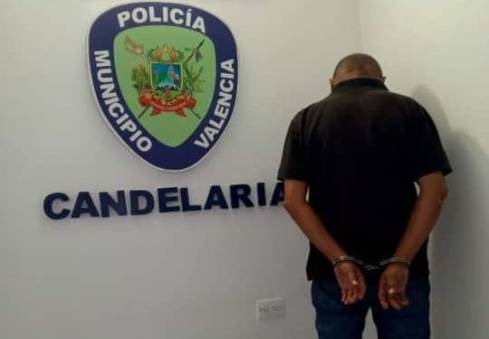 Hombre fue detenido por hurtar chocolates en un local comercial en Valencia (+ Video)