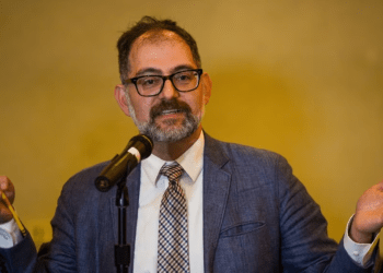 Michael Fakhri, Relator Especial de la Organización de Naciones Unidas sobre el derecho a la alimentación, en conferencia de prensa en Caracas. (Cristian Hernandez / AFP)
