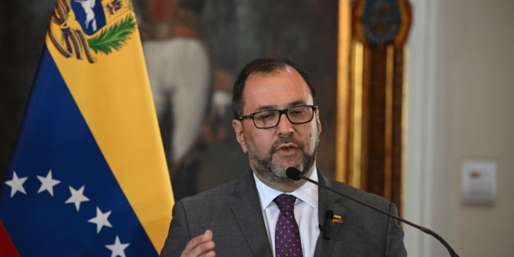 El canciller de Venezuela, Yvan Gil, durante una conferencia de prensa en Caracas el 15 de febrero de 2024.