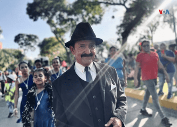 José Gregorio Hernández desfiló, no solo los niños no fueron los únicos que lucieron disfraces durante el asueto. Los adultos también lucieron atuendos alusivos al carnaval, Caracas revivió la tradición.