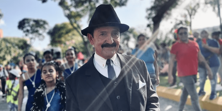José Gregorio Hernández desfiló, no solo los niños no fueron los únicos que lucieron disfraces durante el asueto. Los adultos también lucieron atuendos alusivos al carnaval, Caracas revivió la tradición.