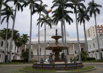 Fotografía de la fachada del Palacio Federal Legislativo de Venezuela, en Caracas, este lunes 5 de febrero de 2024. En ese recinto, se debate el cronograma electoral de este año.
