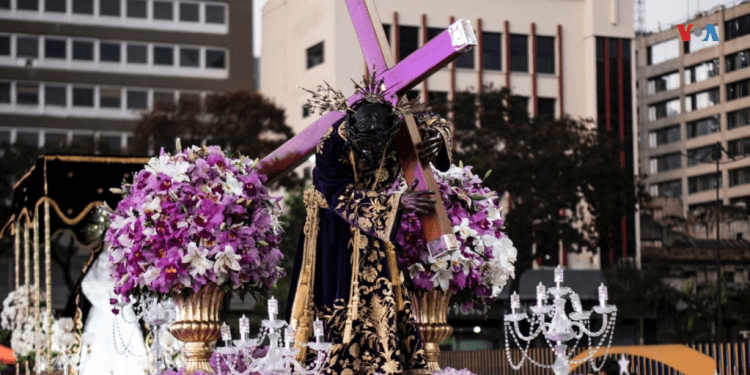 Devotos acompañaron al Nazareno de San Pablo, una de las celebraciones religiosas más importantes en Caracas