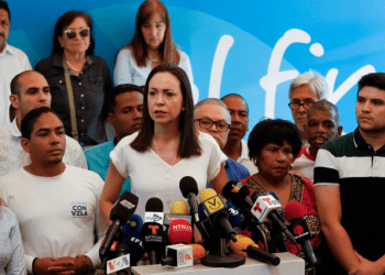 La líder opositora venezolana, María Corina Machado, durante una conferencia de prensa tras la postulación de Manuel Rosales como candidato.