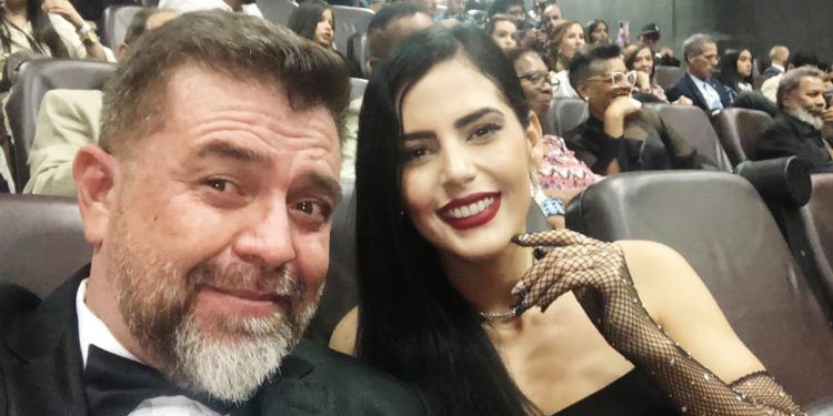 El actor valenciano Christian Cossé Estopiñán brilló en la alfombra roja de los Premios Soto 2024