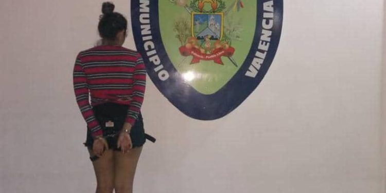 Carabobo: Polivalencia capturó a alias «La Kata» dedicada al microtráfico de drogas en barriada de la zona norte