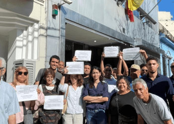 Venezolanos en Argentina exigen apertura del Registro Electoral para votar en las elecciones presidenciales.