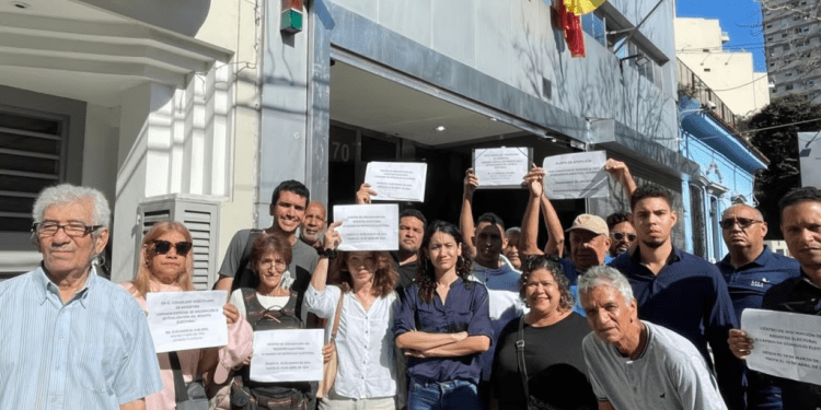 Venezolanos en Argentina exigen apertura del Registro Electoral para votar en las elecciones presidenciales.