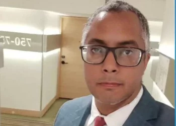Ministerio Público dicta orden de aprehensión contra el sociólogo Edison Arciniegas