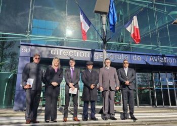 Francia y Venezuela analizaron potencialidades de la conexión directa aérea