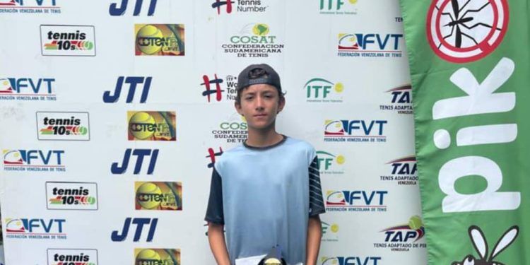 Carlos Alejandro Morante González campeón nacional singles G1 Miranda 2024. Imágen; FVT