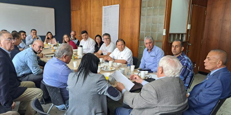 Plataforma Unitaria Democrática se reunió ayer con Rosales y la UNIDAD