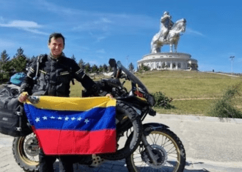 Echeto siempre lleva a Venezuela en cada uno de sus viajes. Sueña con recorrer su país natal.