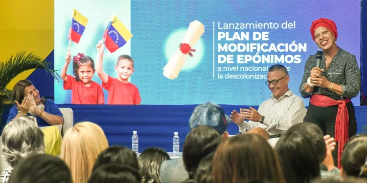 Ministra de Educación anunció el cambio de nombres de más de 6 mil planteles en todo el país (+ Videos)