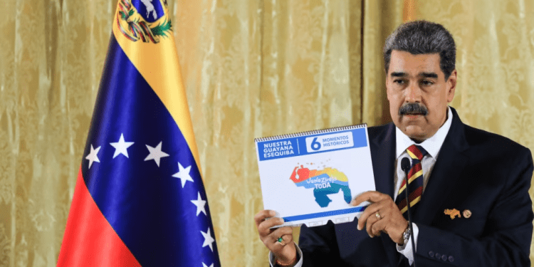El presidente de Venezuela, Nicolás Maduro, durante el acto de promulgación de la Ley Orgánica por la Defensa de la Guayana Esequiba.