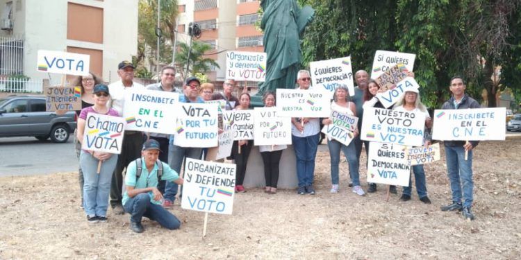 Plataforma El País de Todos y Creemos Alianza Ciudadana en Valencia, realizaron pancartazo para incentivar el voto