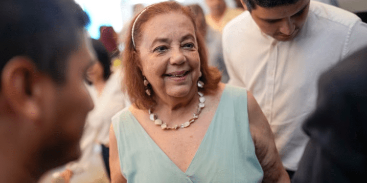 Corina Yoris, una académica venezolana escogida por la oposición para ser su candidata en la boleta electoral del 28 de julio, sonríe en una conferencia de prensa en Caracas, el 25 de marzo de 2024.