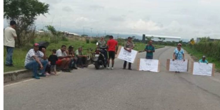 Carabobo: Comunidad de Campo Solo, Cascabel en San Diego, protestan tras días sin servicio eléctrico (+Video)