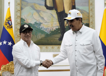 El presidente de Colombia, Gustavo Petro, se reunió con el presidente Nicolás Maduro y un representante de la oposición de Venezuela, el mes pasado, para abordar un posible pacto democrático tras las elecciones. (AP Photo/Ariana Cubillos)