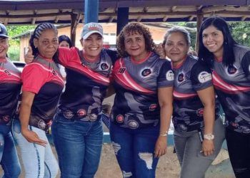 Equipo femenino de bolas criollas del CNP Carabobo, subcampeonas del Torneo relámpago