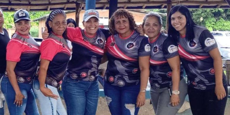 Equipo femenino de bolas criollas del CNP Carabobo, subcampeonas del Torneo relámpago