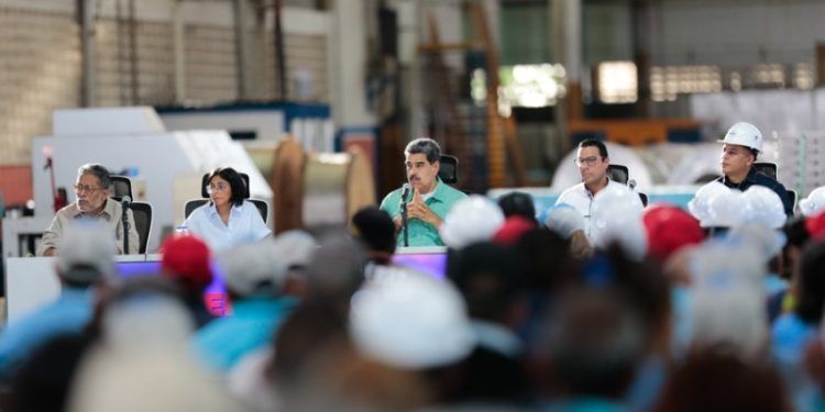 Nicolás Maduro: «las mujeres cumplen un rol activo en los procesos de construcción de la paz»