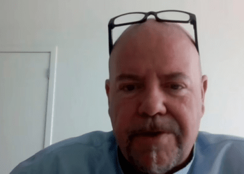 En este fotograma, Steve Kramer habla durante una entrevista el lunes 26 de febrero de 2024 desde Miami.